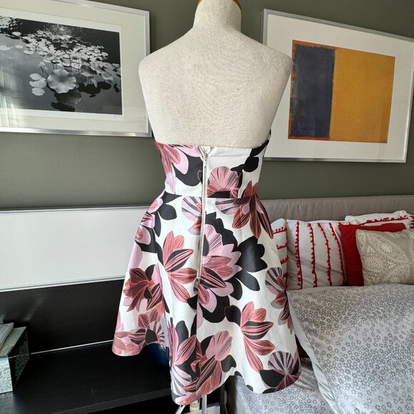 - Keepsake Divide Dress Strapless in Collage Floral Revolve Party Cocktails XS - Picture 10 of 12
